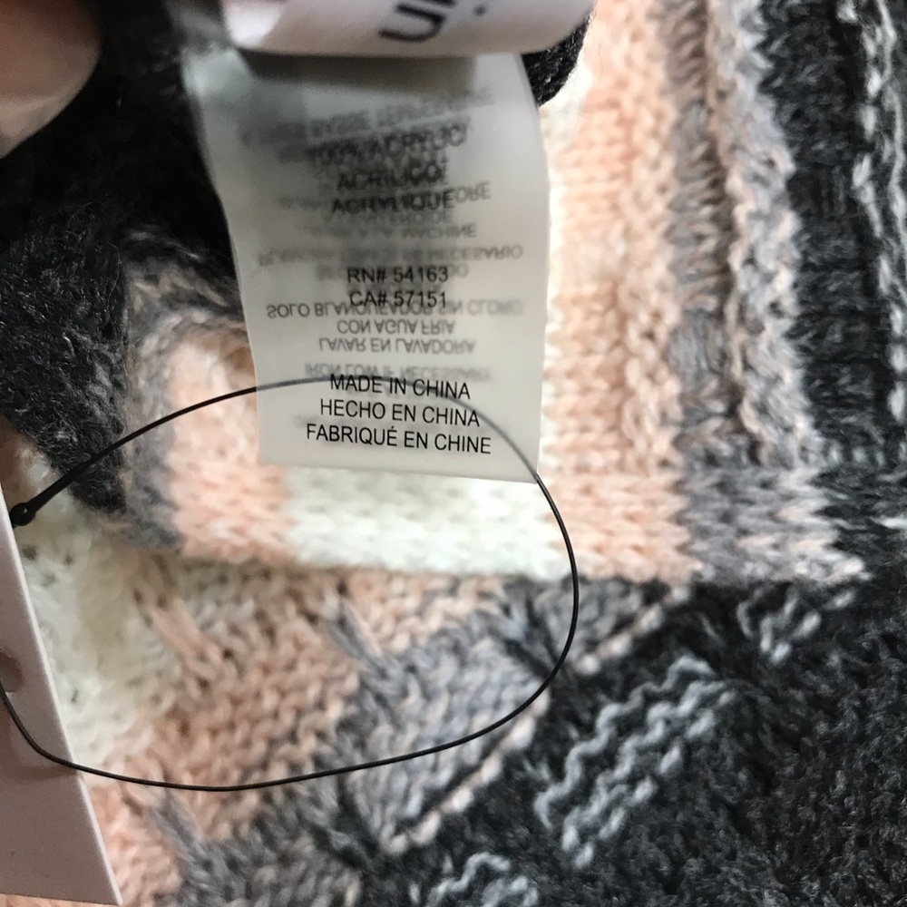 Calvin Klein infinity Loop Scarf - Picture 3 of 4